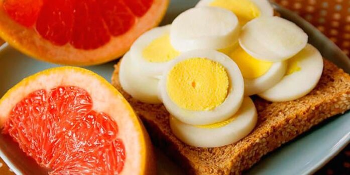 citrusai ir virti kiaušiniai, skirti „Maggi dietai