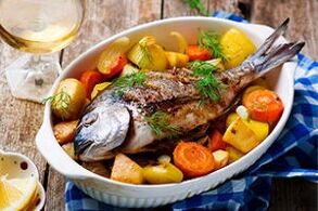 kepta žuvis Viduržemio jūros dietai