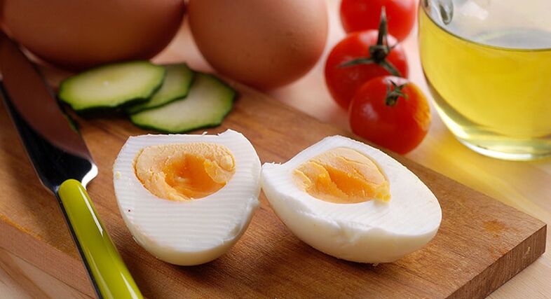 virtas kiaušinis ir daržovės svorio netekimui